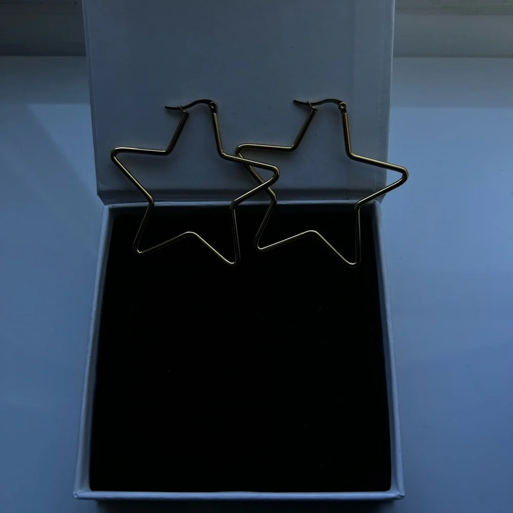 N/A stylish gold